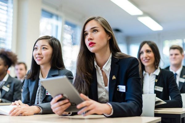 Muốn tìm vị trí thực tập quản trị kinh doanh tốt, cần chuẩn bị sẵn sàng các kiến thức nền tảng - Ảnh: Internet