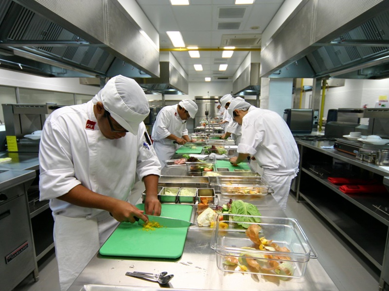 Tuyển dụng quản lý bếp ăn tập thể: Dân không chuyên cũng làm ngon ơ